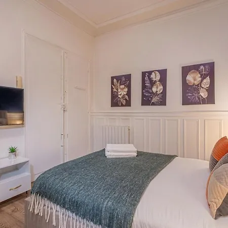 Douillet Pour 2 Au Coeur De Montmartre *