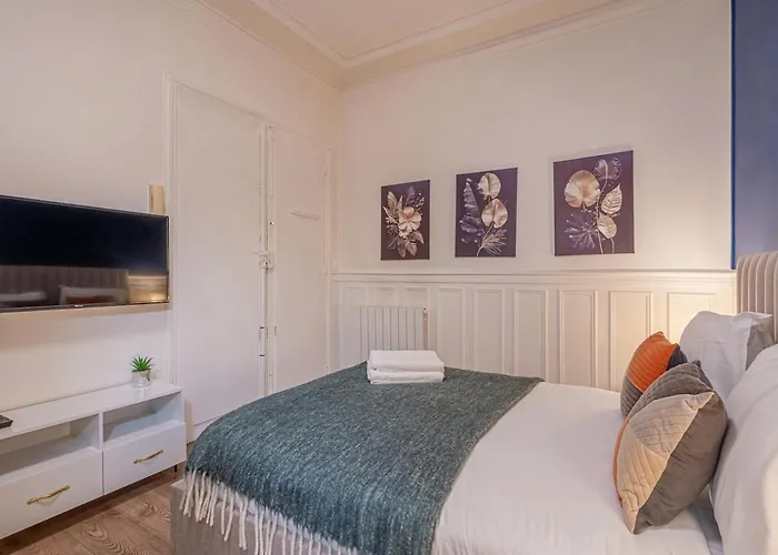 Douillet Pour 2 Au Coeur De Montmartre *